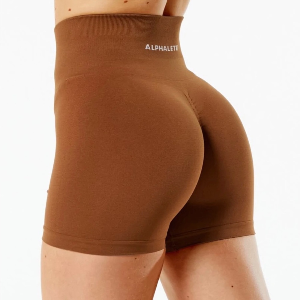 Alphalete Amplify Short 4.5” Butterscotch